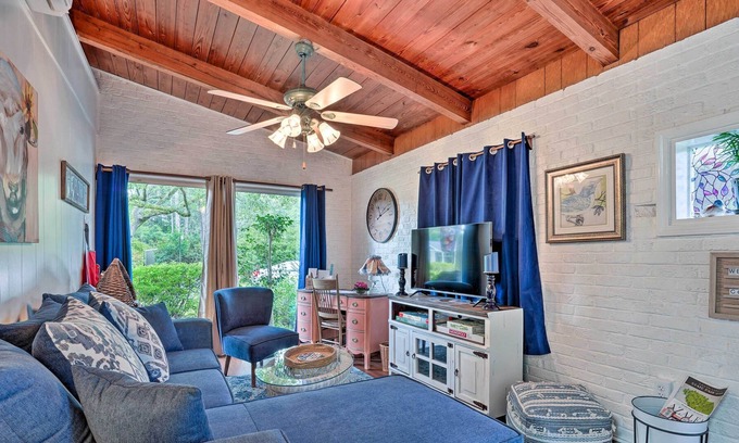 Summerville Historic District Cabaña | Cozy Cottage < Half-Mi to Golfing!