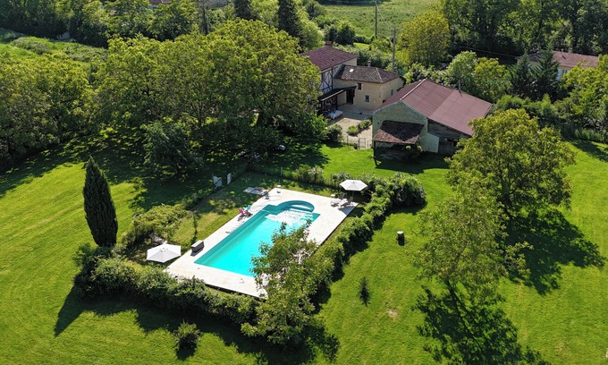 Gondrin Casa | Cozy cottage in a green and peaceful setting.