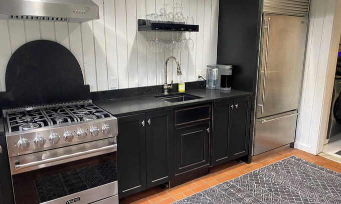 Scotts Corners Cabaña | Cozy cottage in charming Pound Ridge with WiFi, AC
