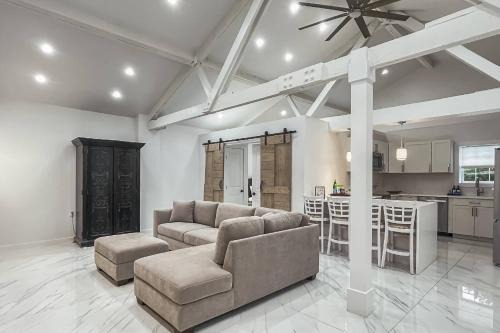 Cos Cob Casa | Cozy Cottage in Cos Cob