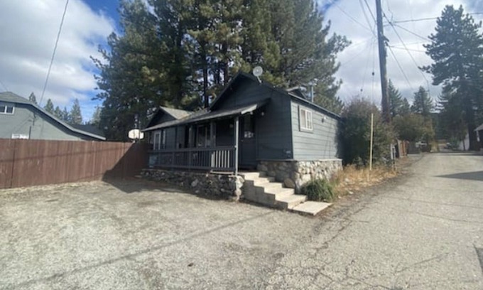 Portola Casa | Cozy Cottage in Historic Portola CA