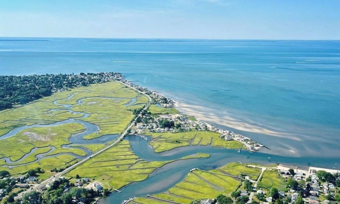 Saybrook Manor Cabaña | Cozy cottage in Old Saybrook beach community, walking distance to private beach.