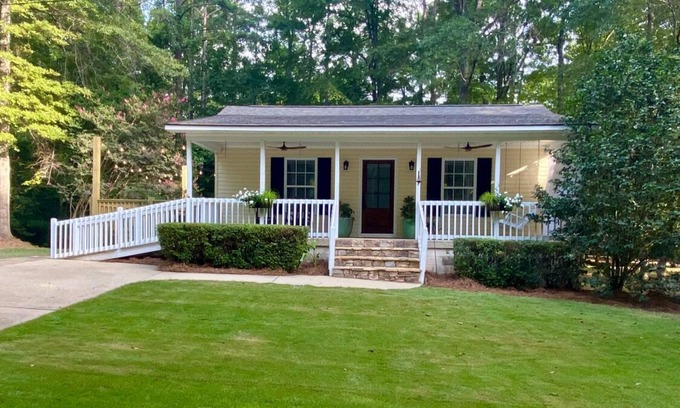 Lee County Cabaña | Cozy cottage in Salem with a short drive to Auburn/Opelika Al or Columbus, Ga