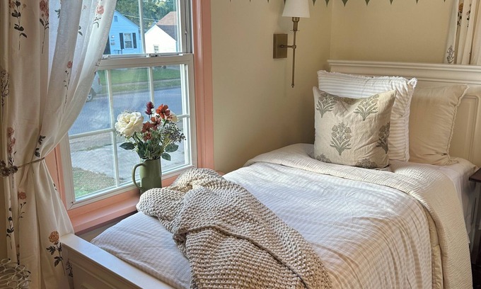 Airport Township Casa | Cozy Cottage in the City