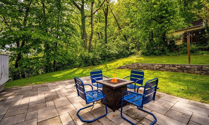 Roselawn Finance Cabaña | Cozy Cottage In The Heart Of Hyde Park 1 Bedroom Home by RedAwning