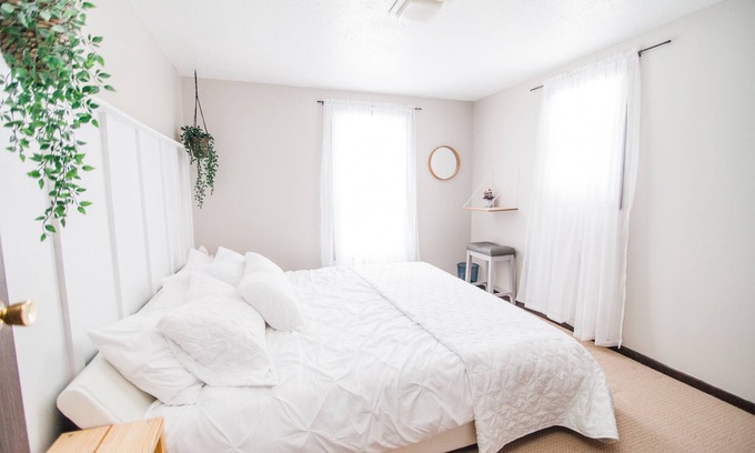 Frankfort Cabaña | Cozy Cottage In The Pines | King Bed | 3 min to downtown Frankfort LAKE MICHIGAN