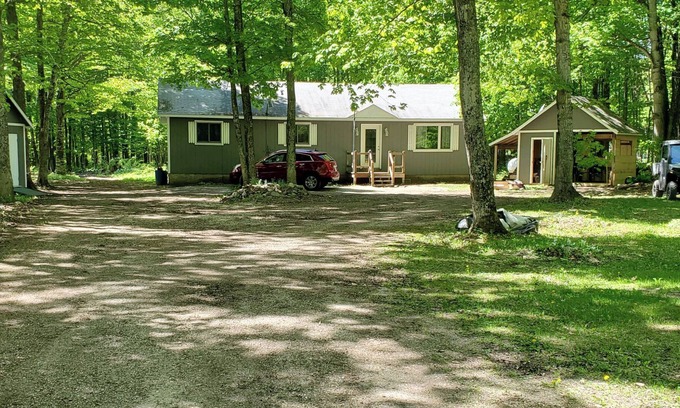 McMillan Cabaña | Cozy Cottage in the U.P.