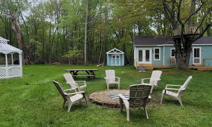 Glenn Cabaña | Cozy Cottage in the woods private lake access.