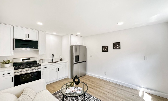 Imperial Beach Cabaña | Cozy cottage in enchanting Imperial Beach with WiFi, AC on a super quiet street.