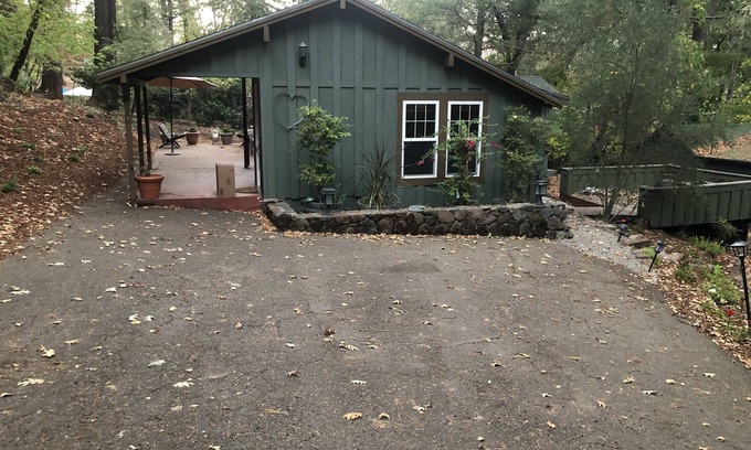 Calistoga Cabaña | Cozy cottage in woodsy haven - 2 miles from downtown Calistoga