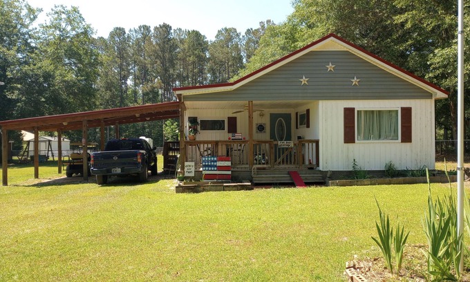 Summerton Casa | Cozy Cottage Just a Block From a Boat Landing and a Beautiful Pristine Lake