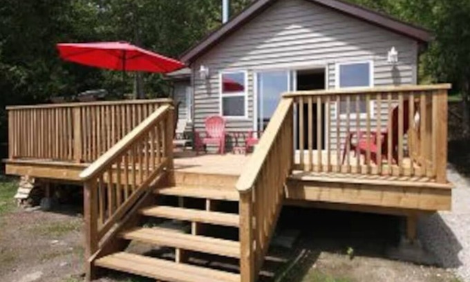 Tobermory Cabaña | Cozy cottage located on Cameron Lake in beautiful Bruce Peninsula