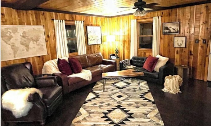 Snowshoe Cabina | Cozy Cottage - Minutes from Snowshoe Ski Resort!
