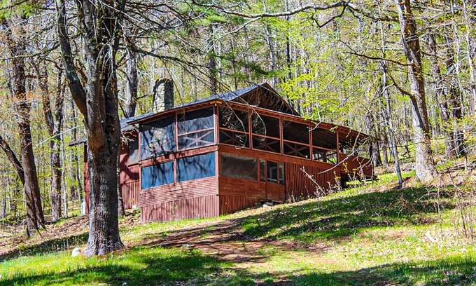 Moultonborough Cabaña | Cozy cottage near Lake Kanasatka with kayaks , dog-friendly