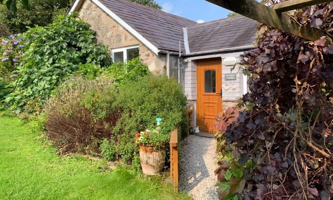 Caernarfon Casa | Cozy Cottage - Near Brew Pub/Snowdonia National Park.