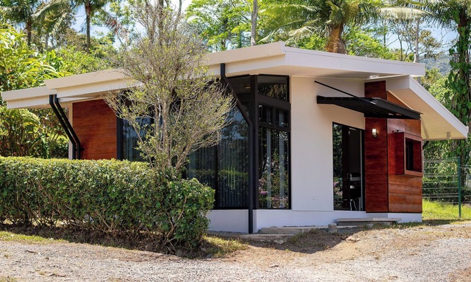 Turrialba Cabaña | Cozy cottage near town & waterfall - Gated estate - Pool access - Soccer field
