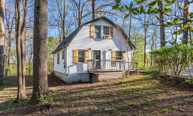 Somerset Cabaña | Cozy cottage nestled in the woods bordering beautiful Lake Cumberland