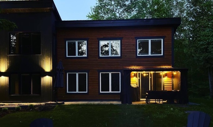 Eastman Cabaña | Cozy cottage nestled on the west side of Mont-Orford.