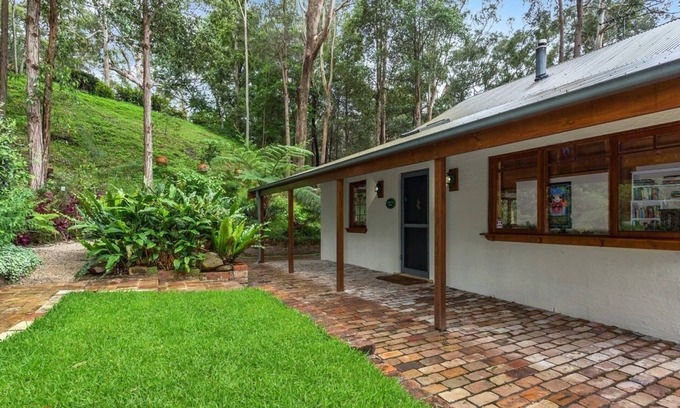 Galston Cabaña | Cozy Cottage on an acreage bush setting closer to amenities.