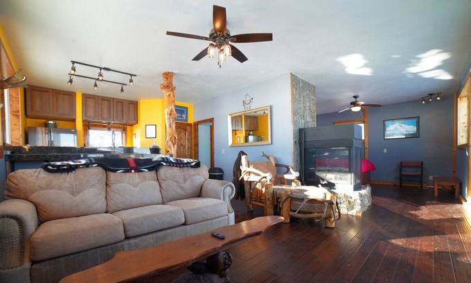 Victor Cabaña | Cozy Cottage on Operating Micro-Dairy Farm w/Hot Tub