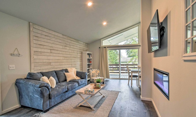 Westport Cabaña | Cozy Cottage on the Coast Near Downtown Westport!