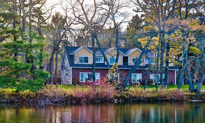 Nisswa Cabaña | Cozy Cottage on the Lake off of Paul Bunyan Trail. Walking distance to Nisswa.