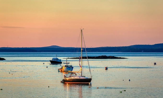 Hulls Cove Casa | Cozy cottage on the coast with deck, enclosed yard & kitchen - perfect location