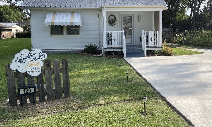 Pierre Part Cabaña | Cozy Cottage on the bay near Lake Verret. Great for all water sports and fishing