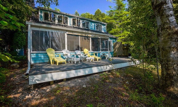 Northport Cabaña | Cozy Retreat Cottage con Sandy Beach en Grand Traverse Bay