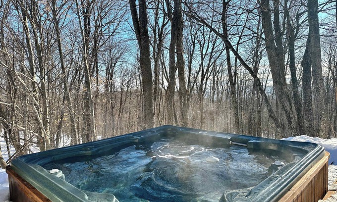 Morin Heights Cabaña | Cozy Cottage Spa and fireplace