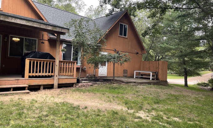 Canadian Lakes Cabina | Cozy cottage surrounded by Canadian Lakes with great amenities
