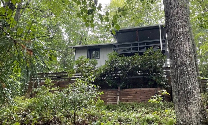 Newland Cabaña | Cozy Cottage to enjoy the NC mountains , close to everything