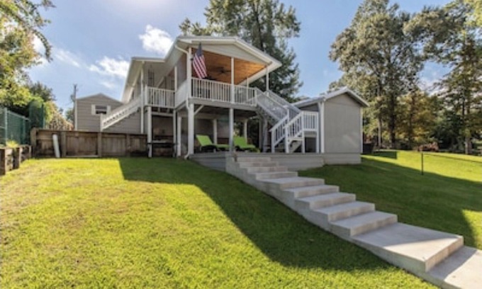Pointblank Casa | Cozy Cottage to Tele-commute or Vacation with slip and kayaks included