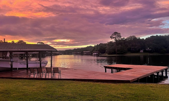 Fort Walton Beach Casa | Cozy cottage with water views, beach area, dock access & on-site boat launch!