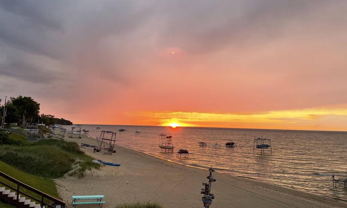 Port Austin Casa | Cozy Cottage w/ Sandy Lake Huron Beach Access