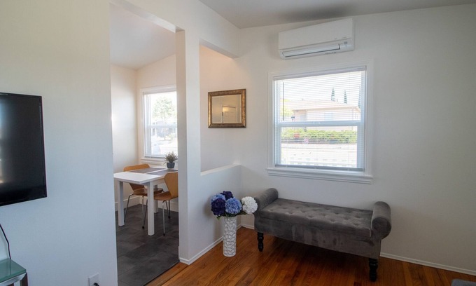 College East Casa | Cozy Cottage - Walk to SDSU - Laundry - Central