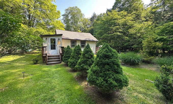 Mongaup Valley Cabaña | Cozy Cottage with Woodstock Scavenger Hunt