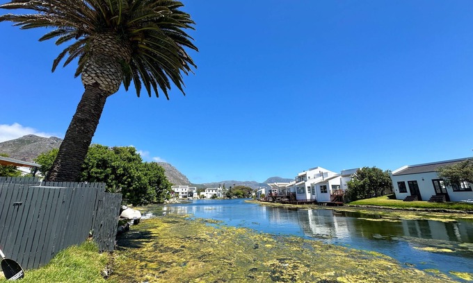 Marina da Gama Cabaña | Cozy cottage with 1 bedroom and WiFi, AC in beautiful Cape Town