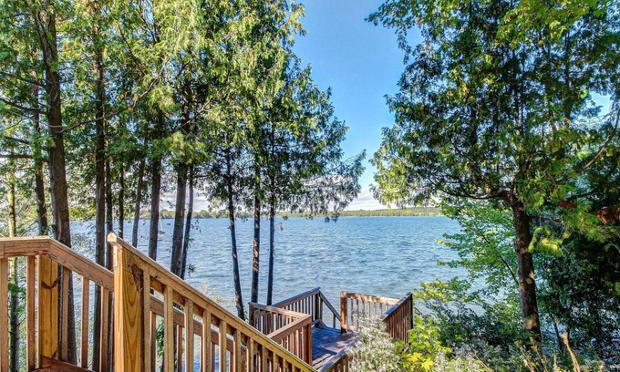 South Hero Cabaña | Acogedora casa de campo w / muelle, kayaks, canoas y - venga a disfrutar de vivir junto al lago!