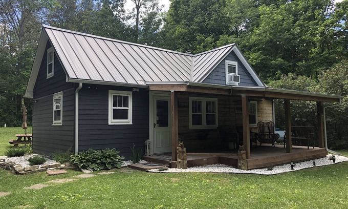 Egg Harbor Cabaña | Cozy cottage with firepit, in walking distance to beach and the town!