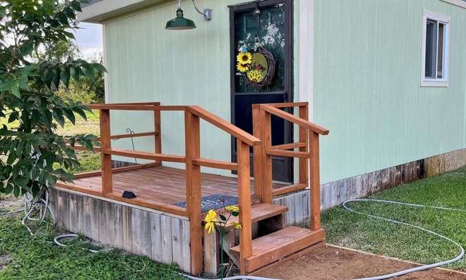 Lampasas Cabaña | Cozy Cottage with Fire Pit, Deck and Stargazing Views