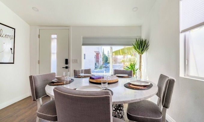 Lomita Casa | Cozy Cottage with Private Fenced Backyard Pets Welcome