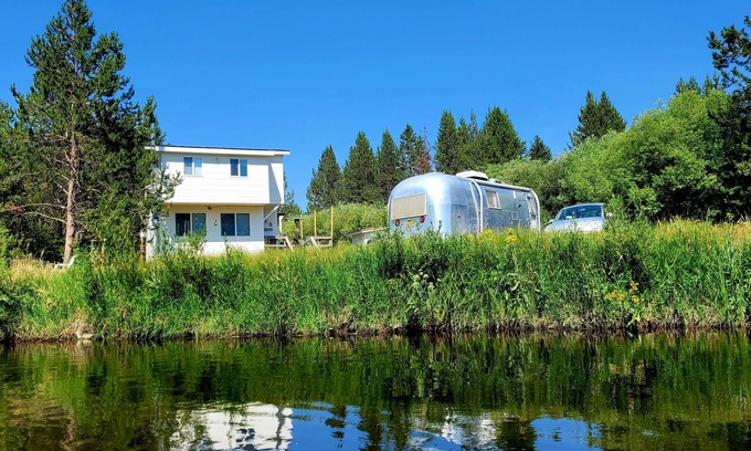 La Pine Casa | Cozy cottage with river access and great outdoor adventures