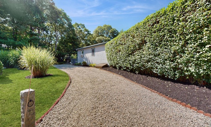 Osterville Cabaña | Cozy cottage with tranquil charm, natural beauty & great location