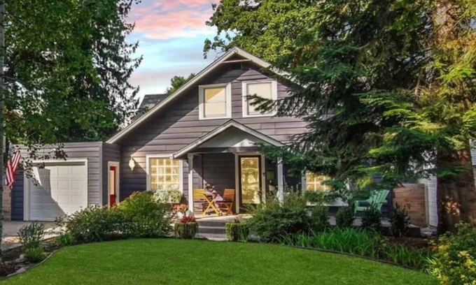 Fort Grounds Cabaña | Cozy cottage with historic charm in beautiful Coeur d’Alene, Idaho!