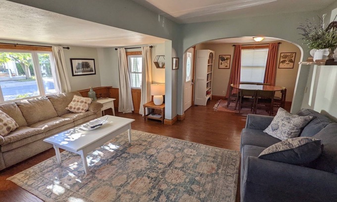 Shipshewana Casa | Cozy cottage within walking distance of almost everything