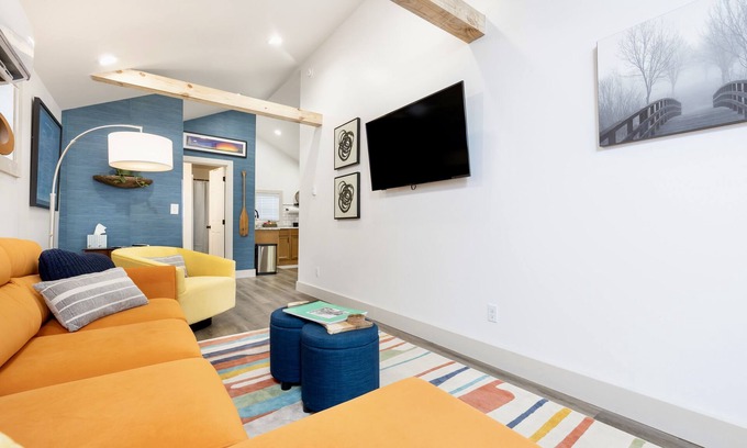 Lakeview Casa | Cozy Cottages on Orchard Island- Pet Friendly !