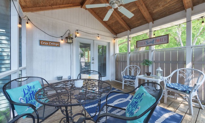 West Wing Estates Casa | Cozy CottageSuper cute vacation rental - Just 1 block from beach access to Lake Michigan!