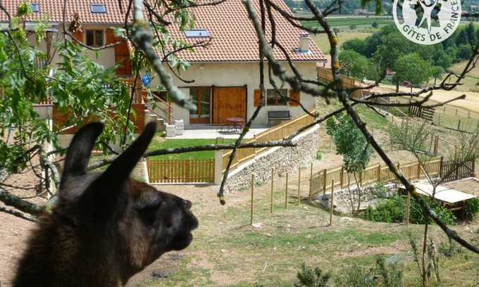 Saint-Andre-dʼApchon Apartamento | Escapada Rústica con Spa, Sauna y Naturaleza en Roanne