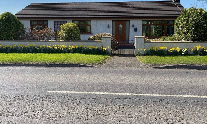 Crumlin Casa | Cozy Country Cottage